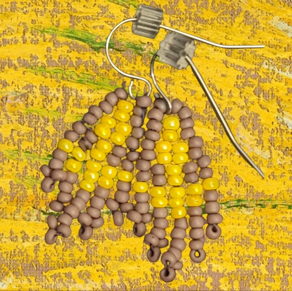 ❤️ Home Made with Love Beaded Dangle Earrings - Picture 9 of 12